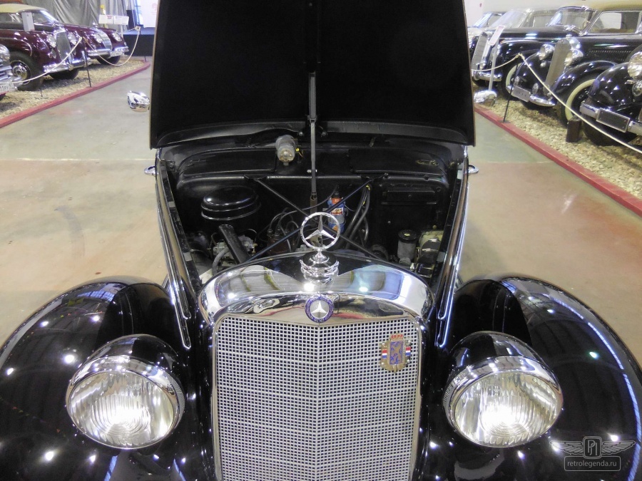ретро автомобиль Mercedes-Benz 170S 1951 год выпуска 