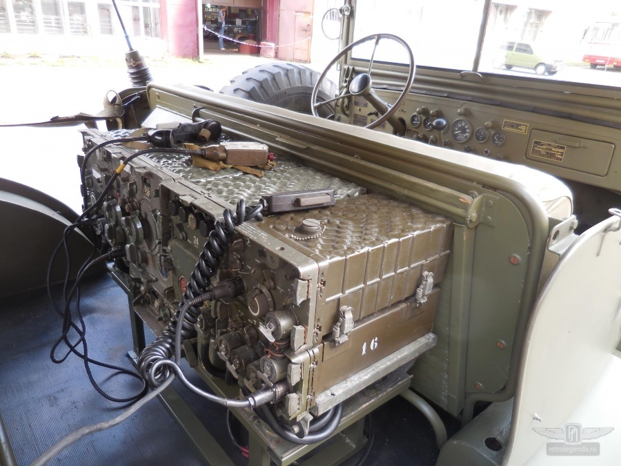 ретро автомобиль Dodge WC58 Radio Command car 1943 год выпуска 
