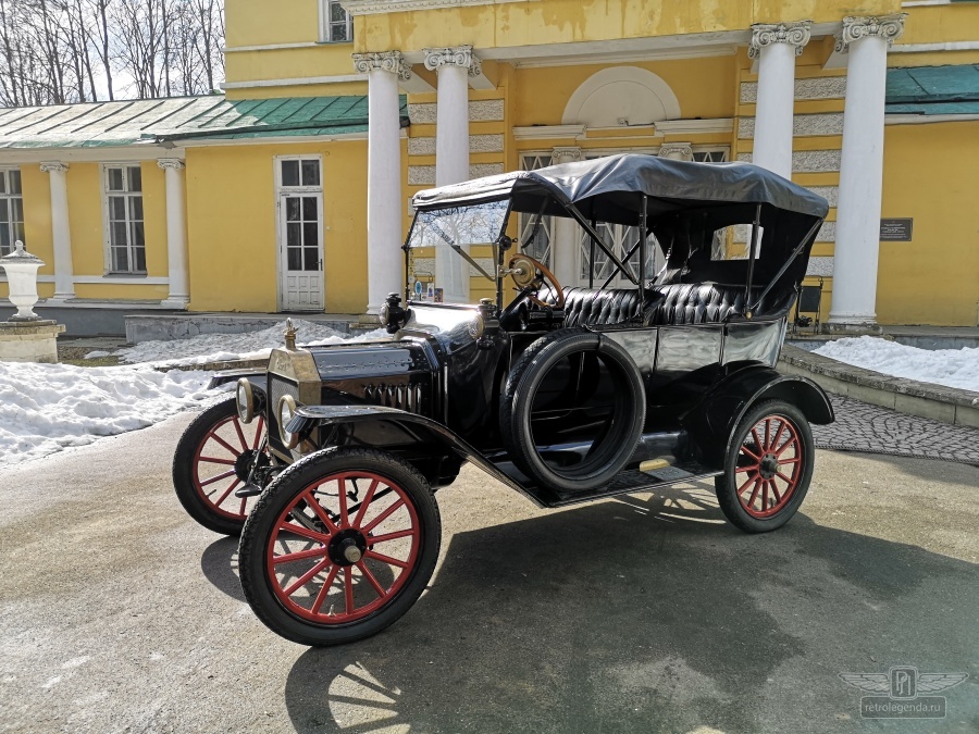 ретро автомобиль Ford model T Touring Phaeton 1916 год выпуска 