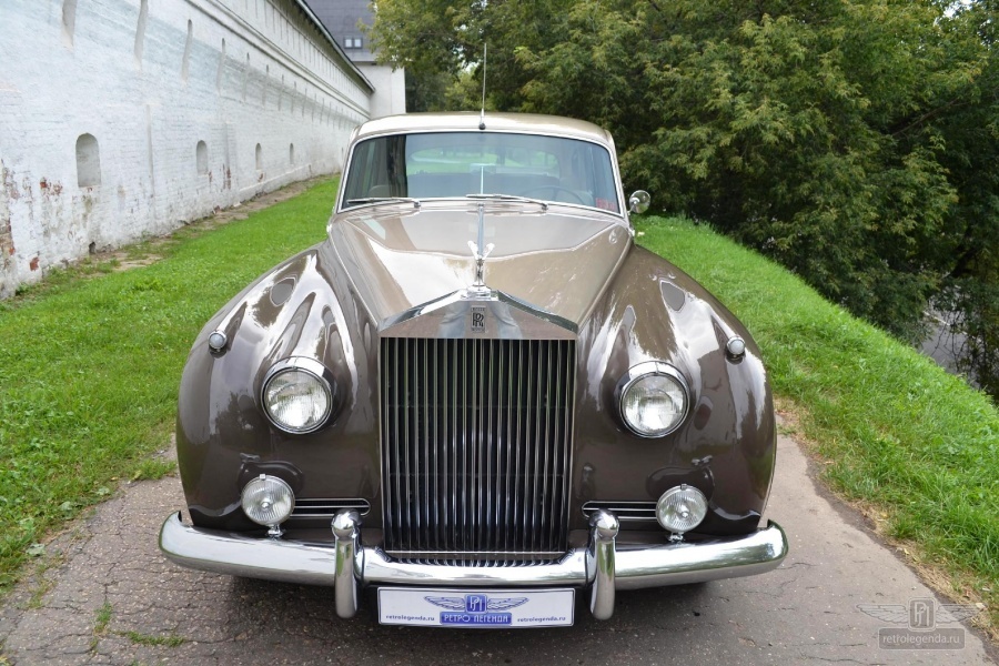 ретро автомобиль ROLLS-ROYCE SILVER CLOUD 1960 год выпуска 