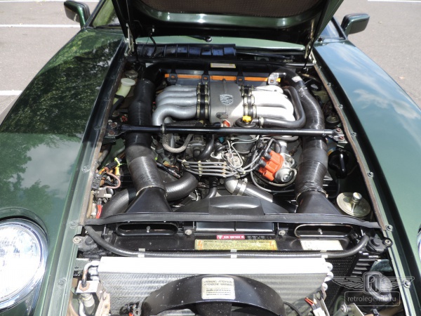 ретро автомобиль Porsche 928 1979 год выпуска 