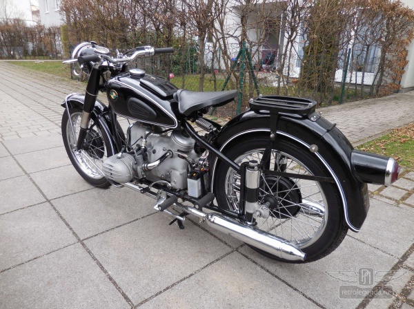 ретро автомобиль BMW R51/2 1952 год выпуска 