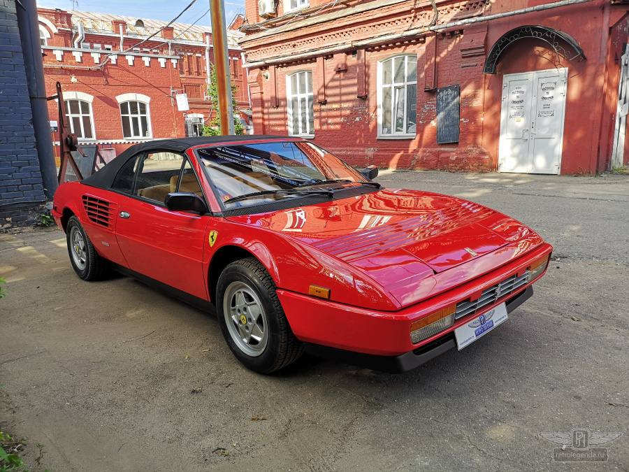 ретро автомобиль Ferrari Mondial 3.2 Cabriolet 1985 год выпуска 