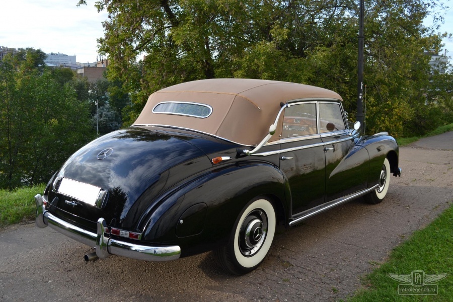 ретро автомобиль Mercedes-Benz 300 Cabriolet 1953 год выпуска 