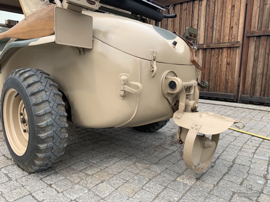 ретро автомобиль Volkswagen Schwimmwagen Typ 166  1943 год выпуска 