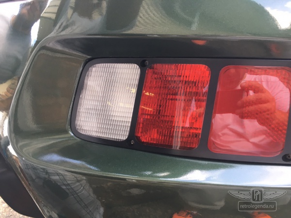 ретро автомобиль Porsche 928 1979 год выпуска 