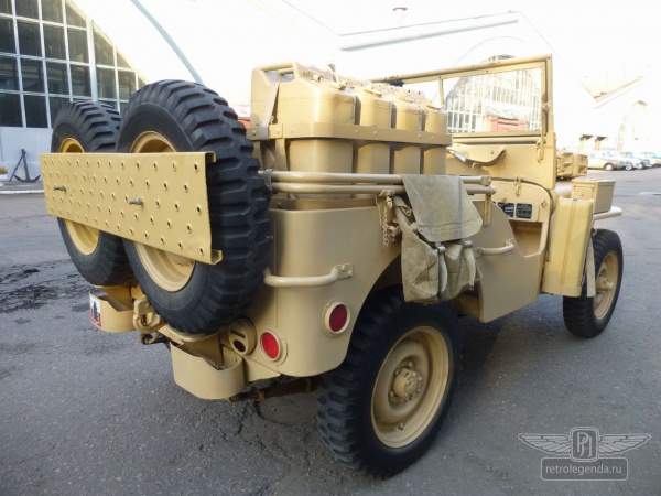 ретро автомобиль Willys Ford GPW Sahara 1942 год выпуска 