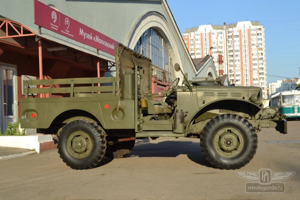 ретро автомобиль Dodge WC52 1942 год выпуска 