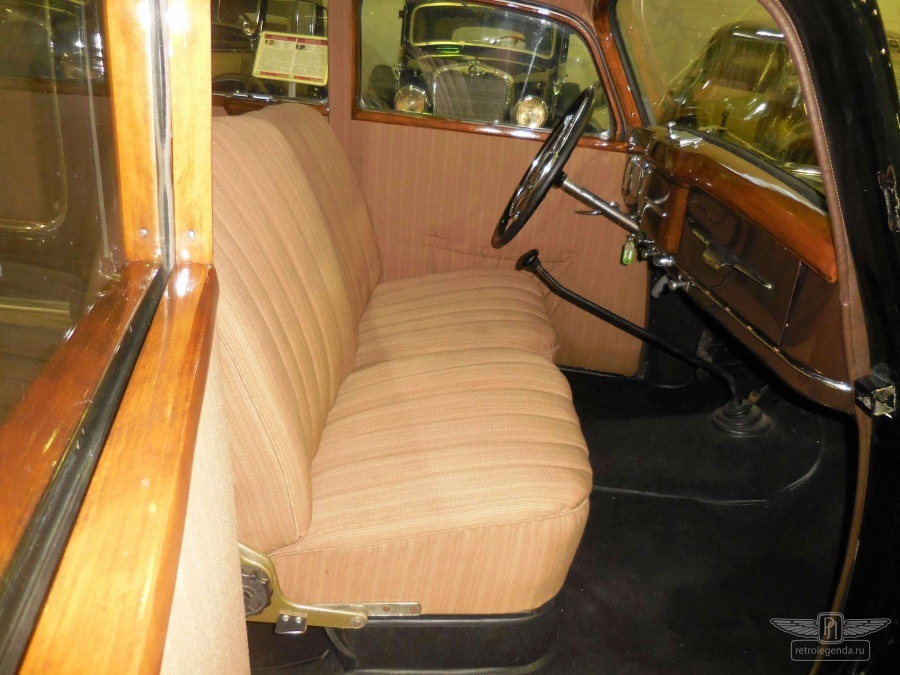 ретро автомобиль Mercedes-Benz 170S 1951 год выпуска 