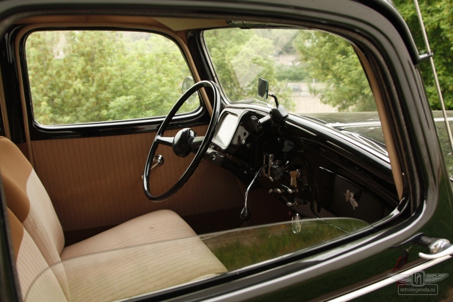 ретро автомобиль Citroen 11С Traction Avant F 1954 год выпуска 