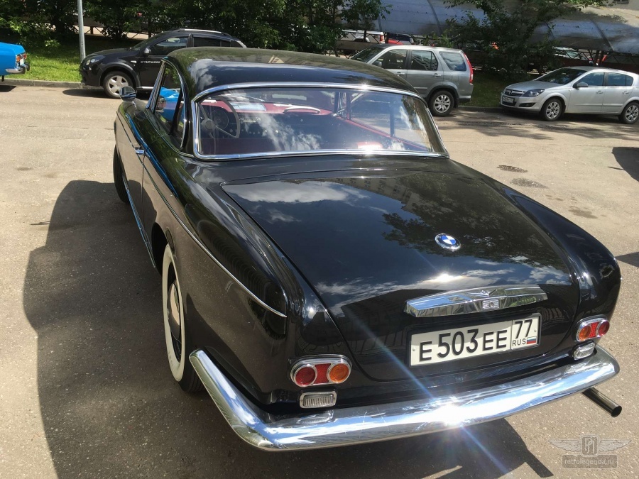 ретро автомобиль BMW 503 Coupe 1960 год выпуска 