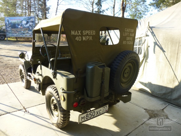 ретро автомобиль Willys MB 1944 год выпуска 