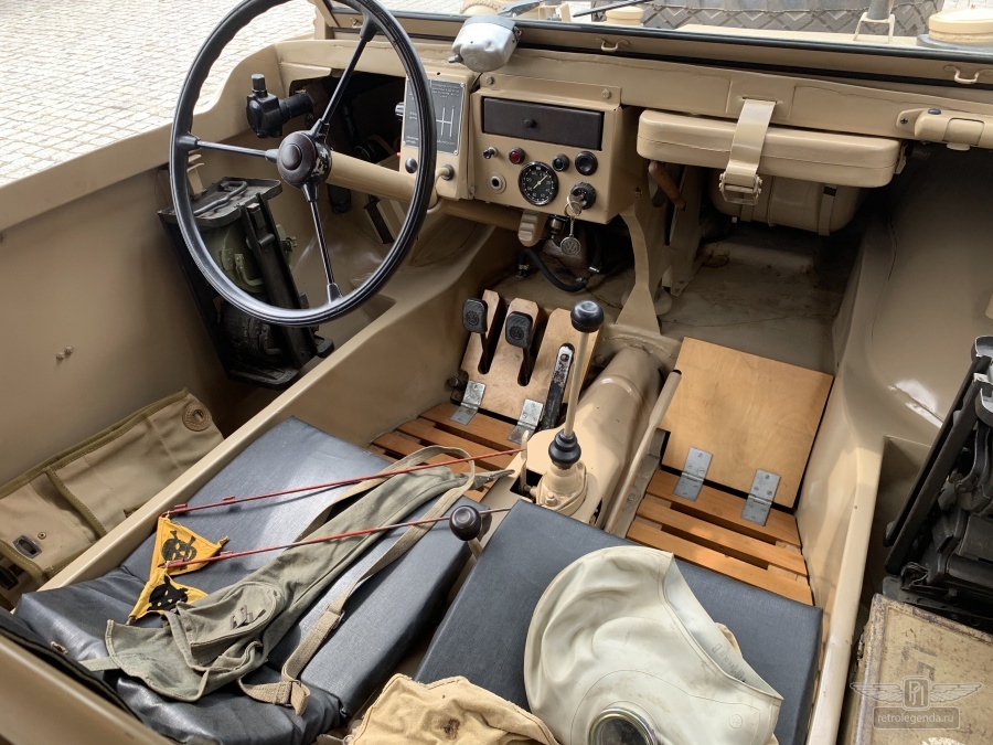 ретро автомобиль Volkswagen Schwimmwagen Typ 166  1943 год выпуска 