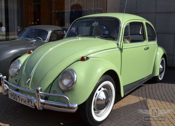 ретро автомобиль Volkswagen Beetle 1966 год выпуска 