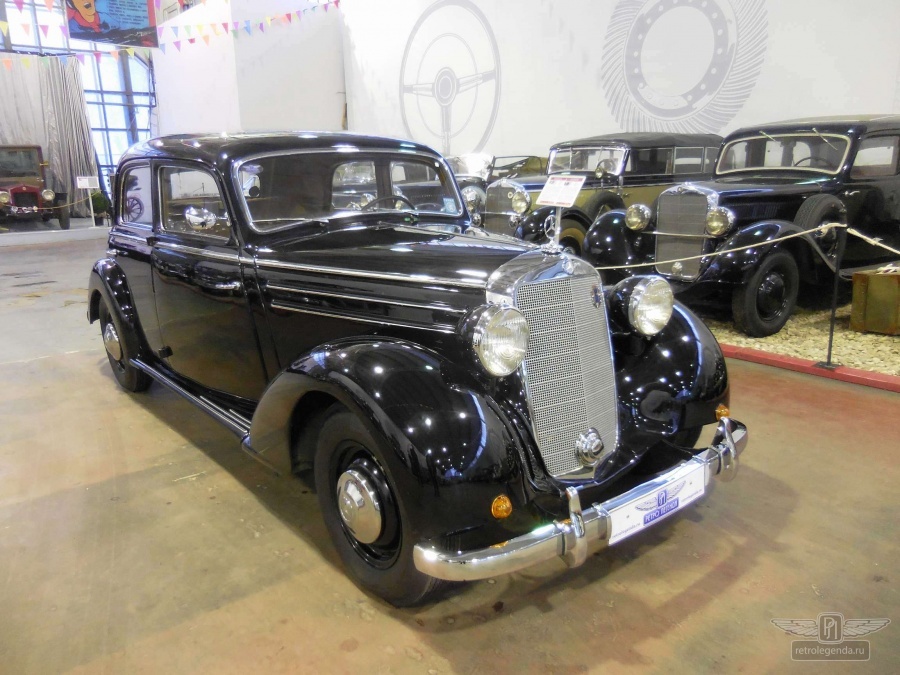ретро автомобиль Mercedes-Benz 170S 1951 год выпуска 