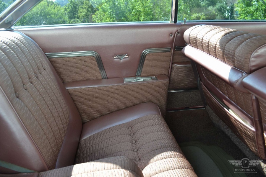 ретро автомобиль Cadillac DeVille Coupe 1959 год выпуска 