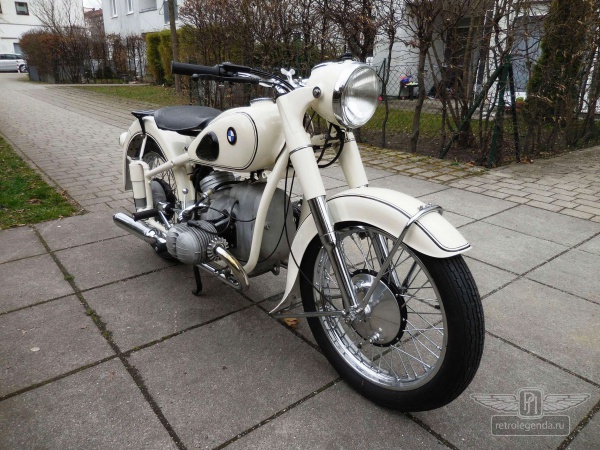 ретро автомобиль BMW R51/3 1953 год выпуска 