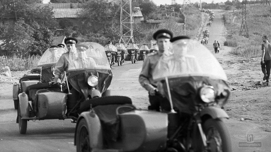 ретро автомобиль УРАЛ М62 1962 год выпуска 