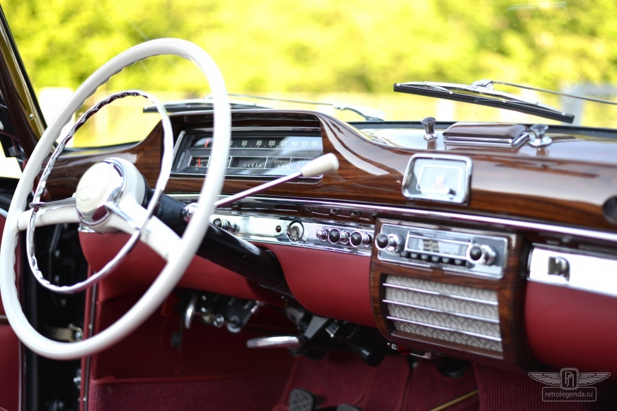 ретро автомобиль Mercedes-Benz 220S Cabrio 1959 год выпуска 