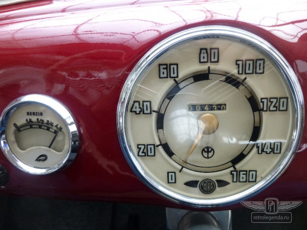 ретро автомобиль Tatra T600 "Tatraplan" 1951 год выпуска 