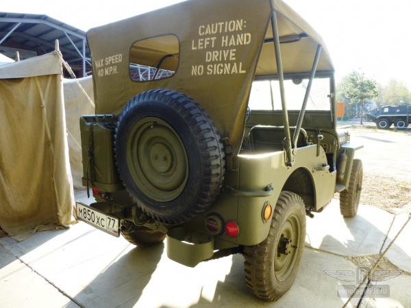 ретро автомобиль Willys MB 1944 год выпуска 