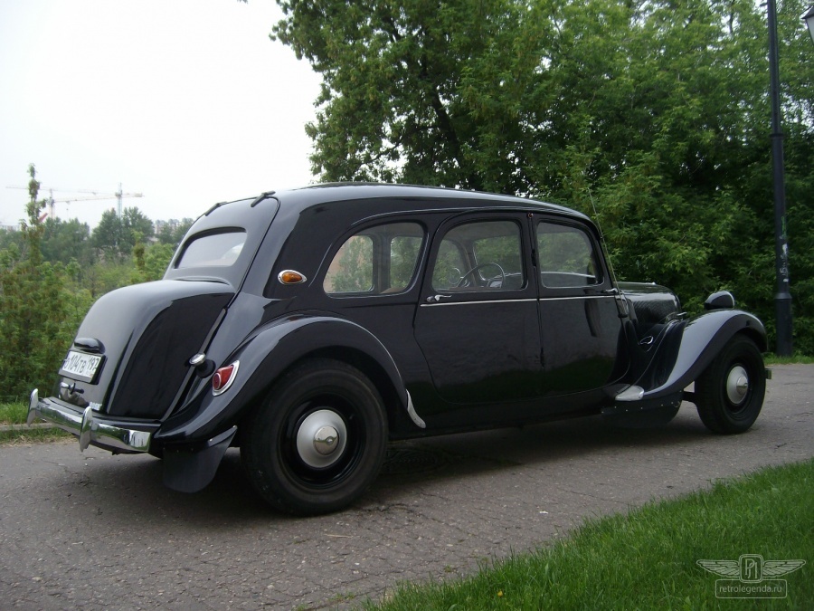 ретро автомобиль Citroen 11С Traction Avant F 1954 год выпуска 
