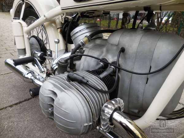 ретро автомобиль BMW R51/3 1953 год выпуска 