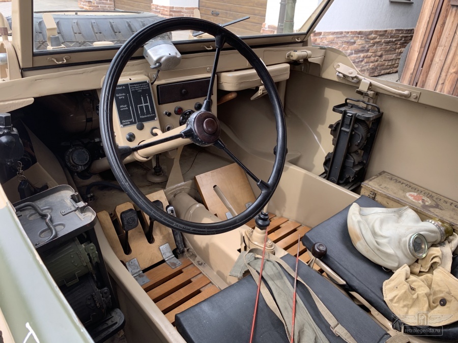 ретро автомобиль Volkswagen Schwimmwagen Typ 166  1943 год выпуска 