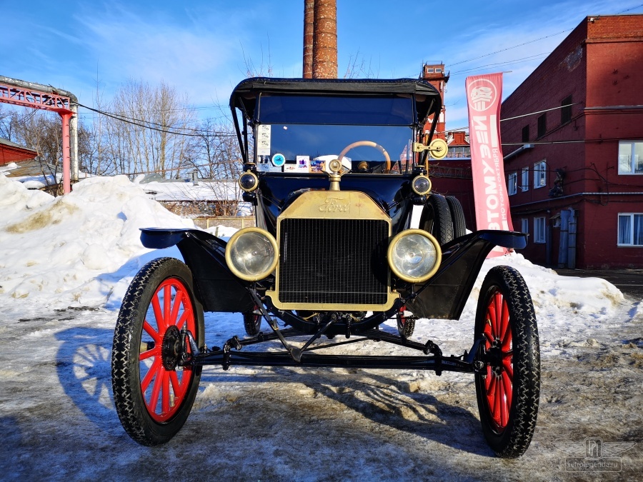 ретро автомобиль Ford model T Touring Phaeton 1916 год выпуска 