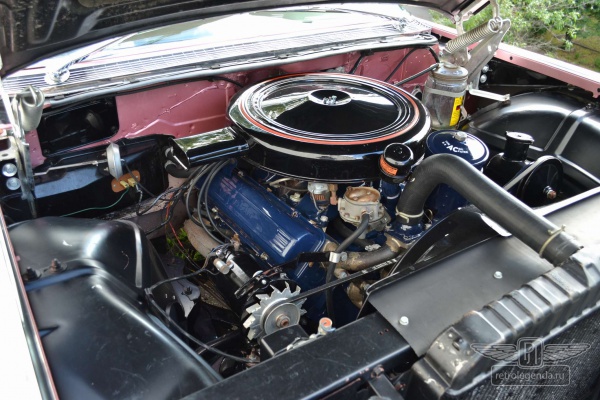 ретро автомобиль Cadillac DeVille Coupe 1959 год выпуска 