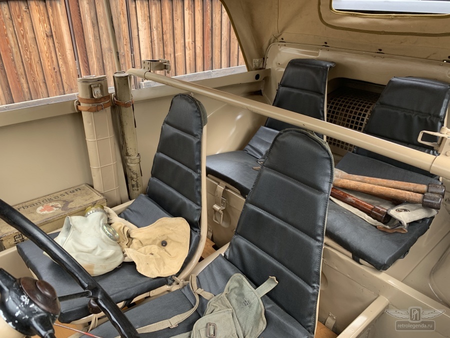 ретро автомобиль Volkswagen Schwimmwagen Typ 166  1943 год выпуска 