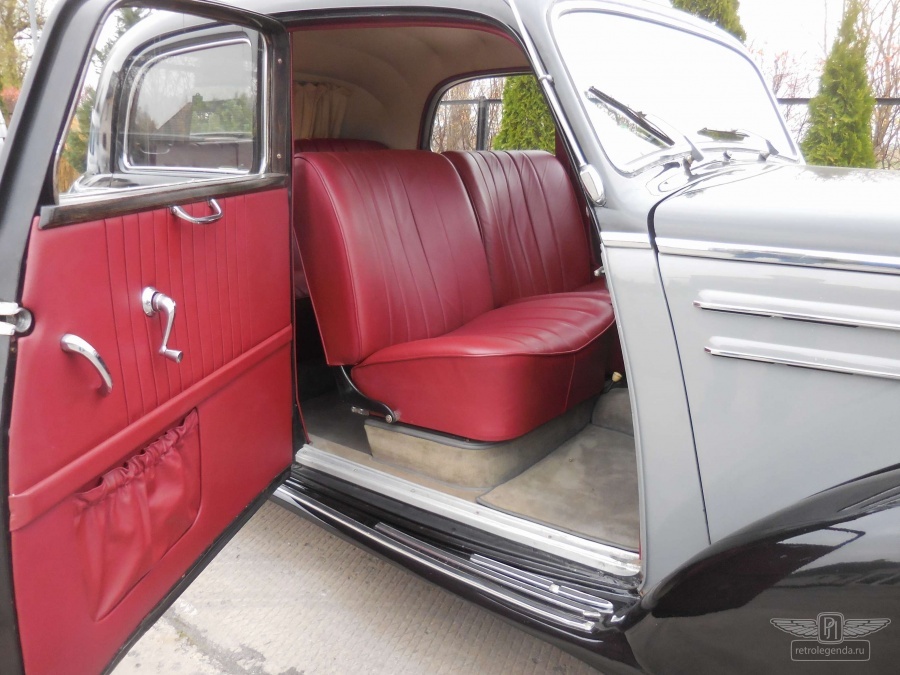 ретро автомобиль Mercedes-Benz 220 Berline Export 1953 год выпуска 