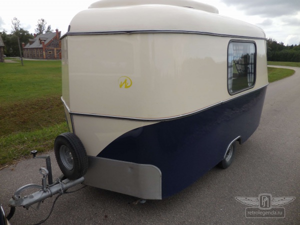 ретро автомобиль Volkswagen T1 Samba Bus 1966 год выпуска 