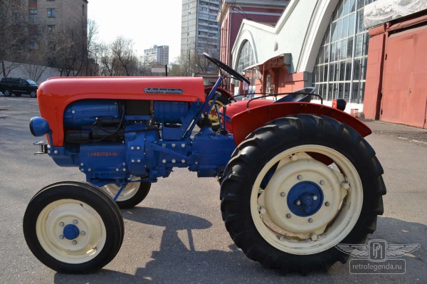 ретро автомобиль Lamborghini Lamborghinetta 1958 год выпуска 