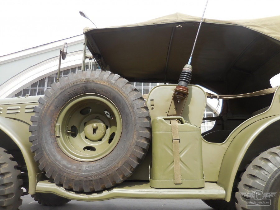 ретро автомобиль Dodge WC58 Radio Command car 1943 год выпуска 