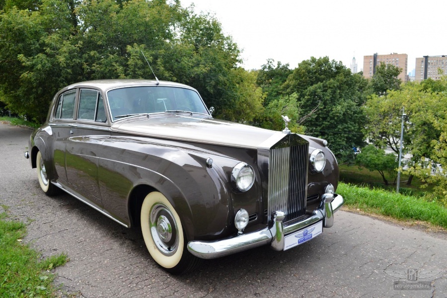 ретро автомобиль ROLLS-ROYCE SILVER CLOUD 1960 год выпуска 