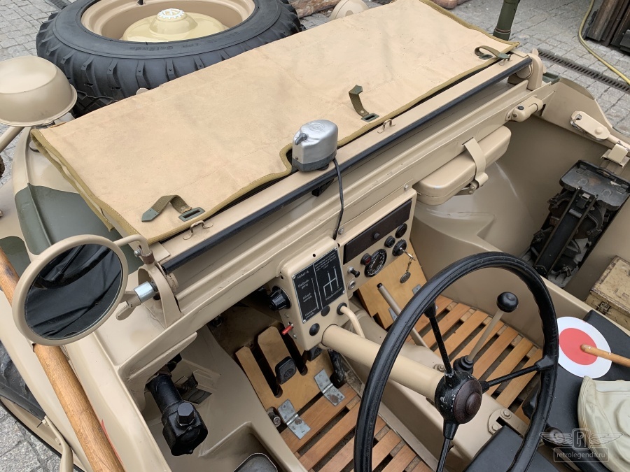 ретро автомобиль Volkswagen Schwimmwagen Typ 166  1943 год выпуска 