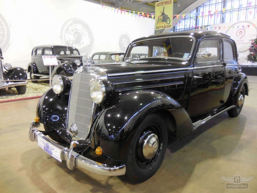 ретро автомобиль Mercedes-Benz 170S 1951 год выпуска 