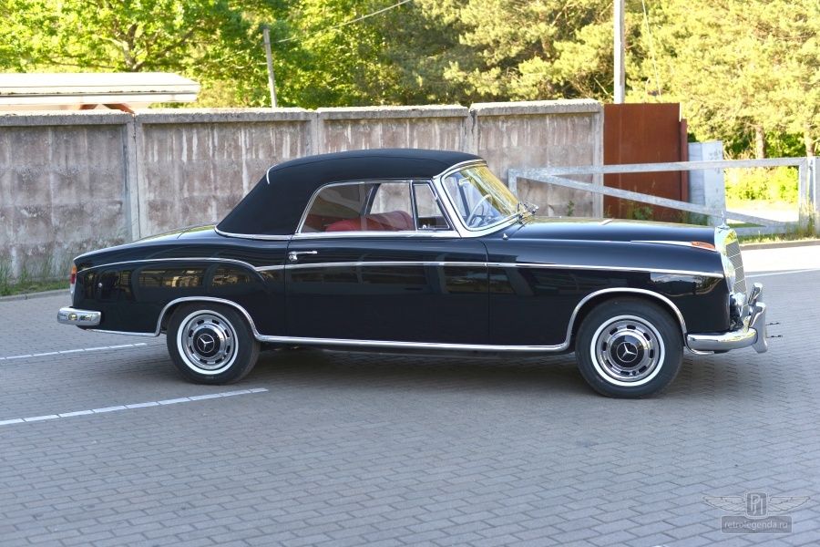 ретро автомобиль Mercedes-Benz 220S Cabrio 1959 год выпуска 