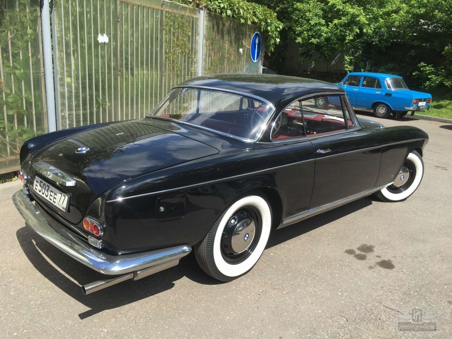 ретро автомобиль BMW 503 Coupe 1960 год выпуска 