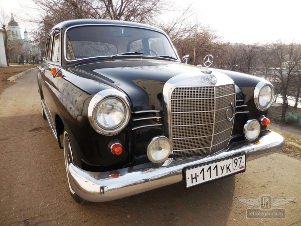 ретро автомобиль Mercedes-Benz 190B 1960 год выпуска 