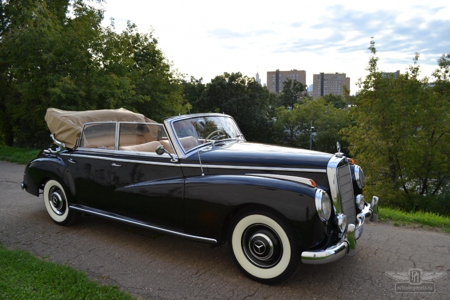 ретро автомобиль Mercedes-Benz 300 Cabriolet 1953 год выпуска 
