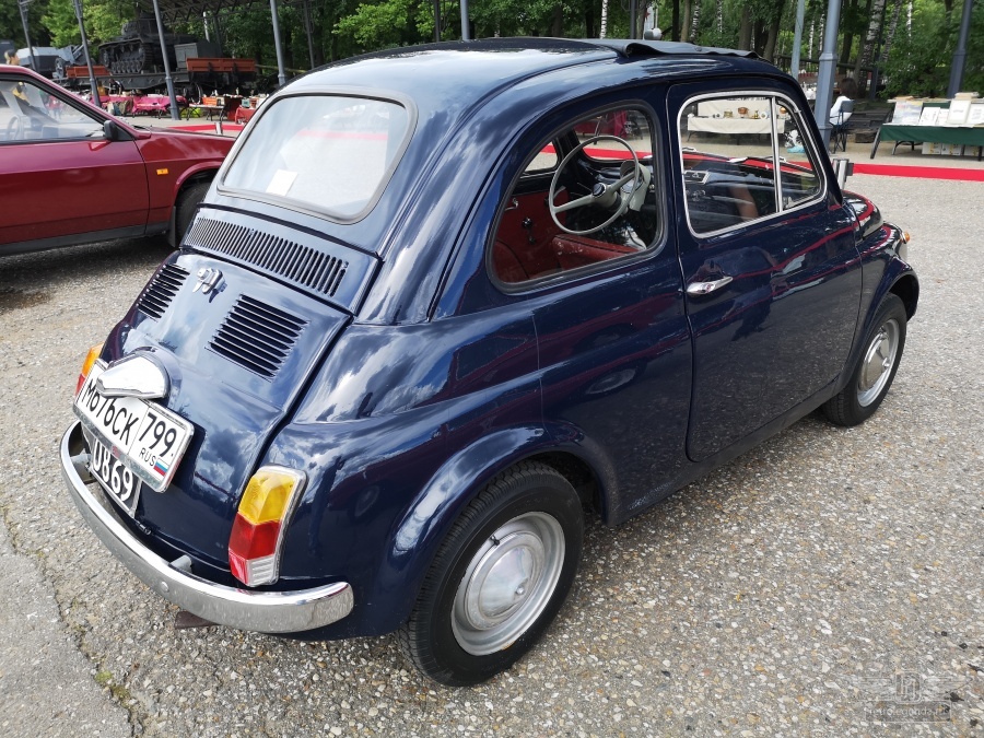 ретро автомобиль FIAT 500 1970 год выпуска 