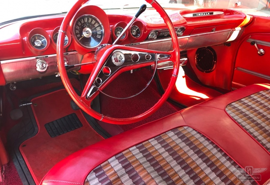 ретро автомобиль Chevrolet Impala Convertible 1959 год выпуска 