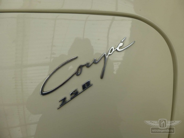 ретро автомобиль Goggomobil Coupe TS250 1960 год выпуска 