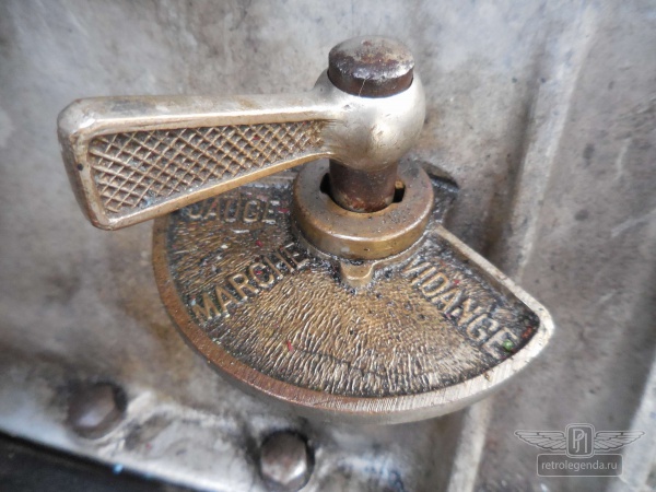 ретро автомобиль Renault NN 1926 год выпуска 
