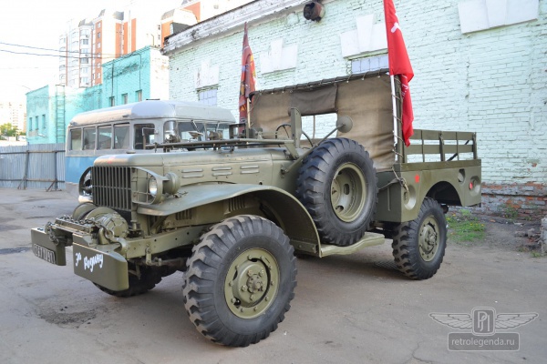 ретро автомобиль Dodge WC52 1942 год выпуска 