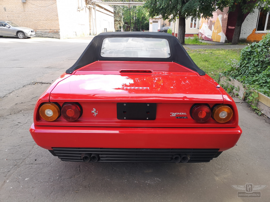 ретро автомобиль Ferrari Mondial 3.2 Cabriolet 1985 год выпуска 