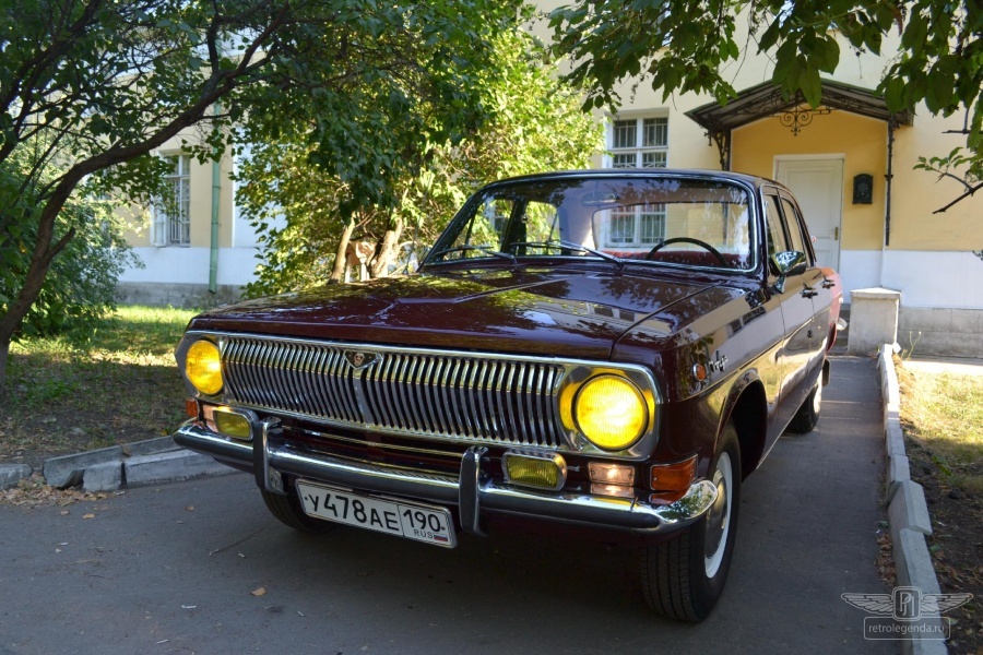 ретро автомобиль Волга ГАЗ М24 D 1978 год выпуска 