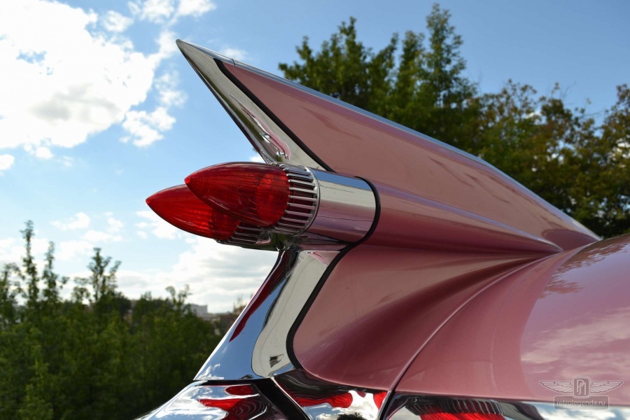 ретро автомобиль Cadillac DeVille Coupe 1959 год выпуска 